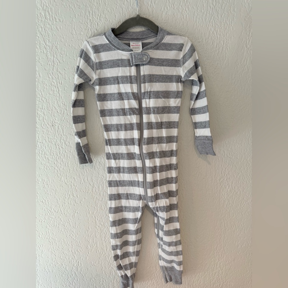 Hanna Andersson Gray and White Striped Pajamas